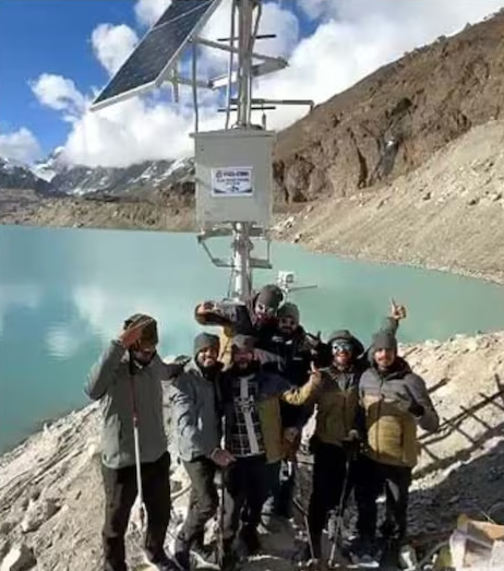 TheNorthBeatIN's tweet photo. 🚨#BREAKING: India installs its first indigenous GLOF early-warning system at Vasundhara Tal in #Uttarakhand’s Chamoli district.

🇮🇳 Developed by scientists at CBRI Roorkee, the system could provide up to 2 hours of advance warning of a potential glacial lake outburst flood.

🔹 Built at just ₹61 lakh, against an estimated cost of ₹8 crore.
🔹 Equipped with 8 sensors to monitor water levels and environmental changes.
🔹 Could help authorities evacuate people in vulnerable downstream areas and reduce loss of life. 

A major step towards strengthening disaster preparedness in the Himalayas