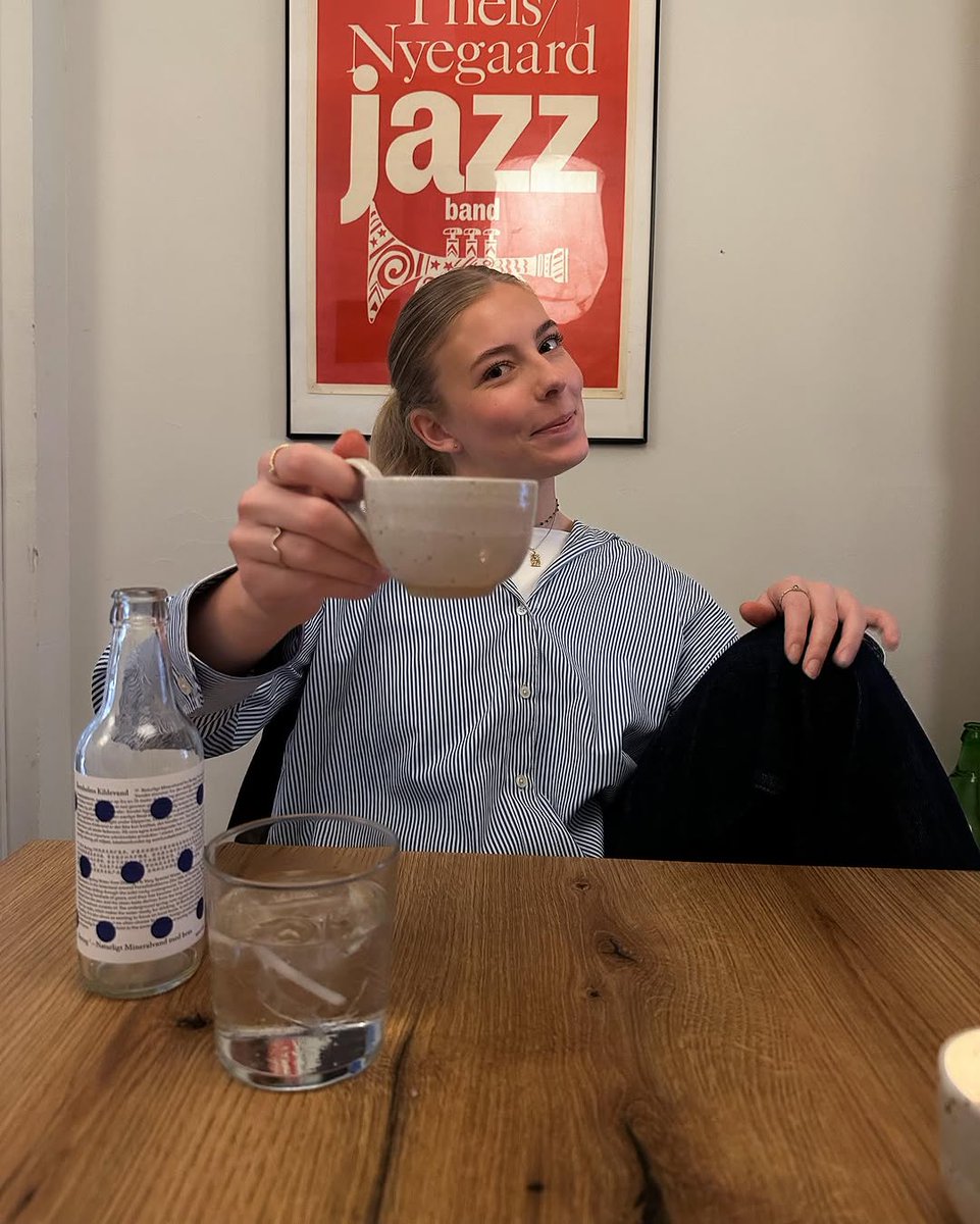 BrandySumecr2's tweet photo. Skål for jazz☕️🎺 https://t.co/yxmJ2DcYGP