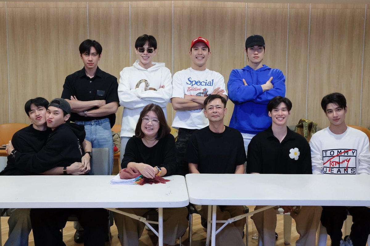 kittyhoshii's tweet photo. p'oh is involved god im so so relieved  this is the best news ever https://t.co/8AowfguJYc