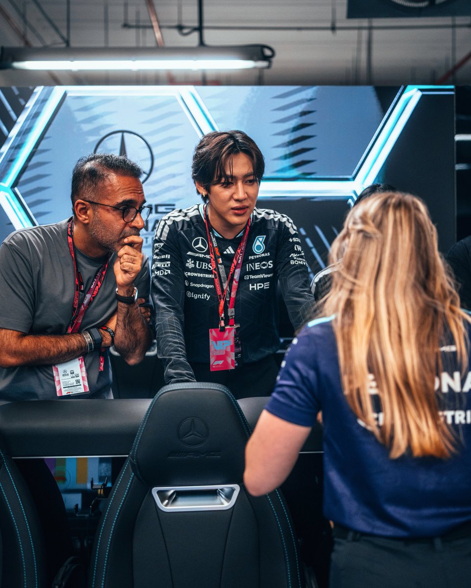 MercedesAMGF1's tweet photo. Star power in the Singapore garage! ✨

Pleasure to have you with us @BamBam1A 🤗 https://t.co/9ZIqYy504U