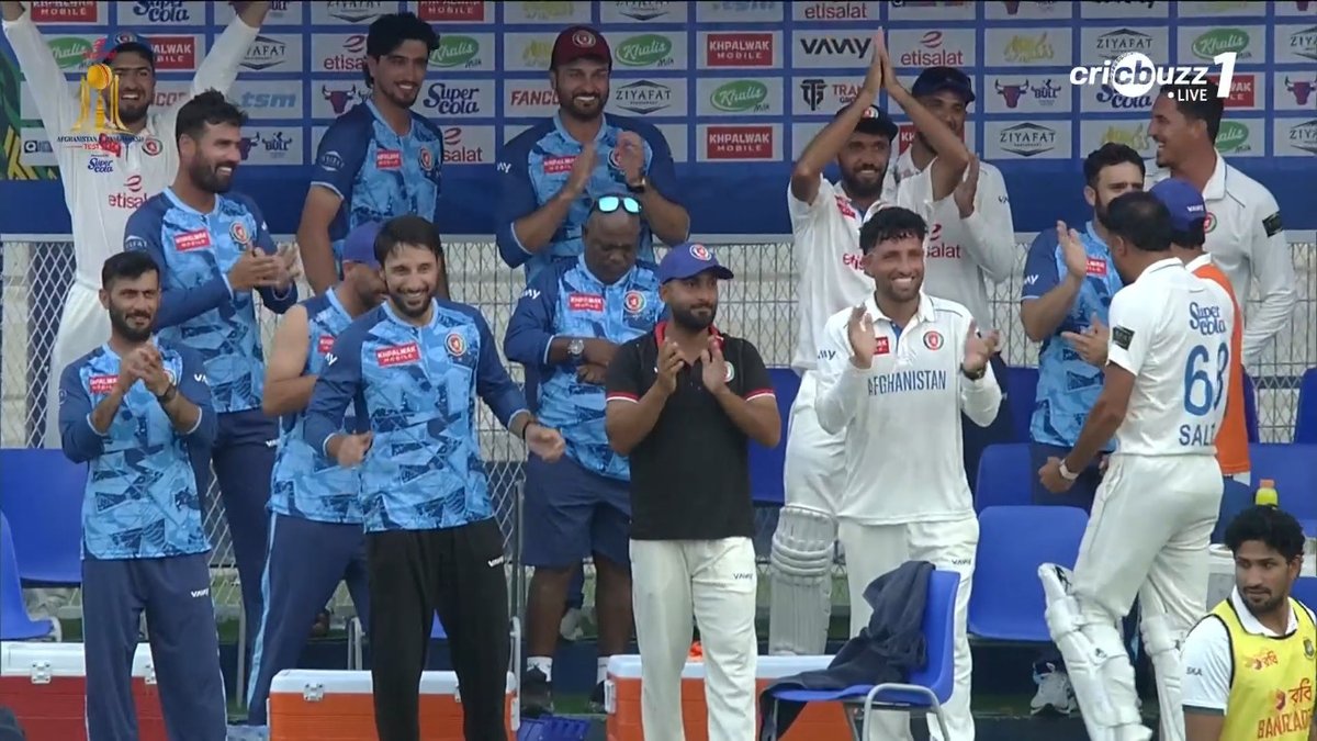 lightningspeedk's tweet photo. Afghanistan survive 142 overs to draw the Test against Bangladesh!👏
Phenomenal grit and determination on the final day, led by #SediqullahAtal , who stood tall with a fighting 111 off 332 balls.
#AFGvBD #Bangladesh #Afghanistan #AbuDhabi https://t.co/jOvmRZkOoM