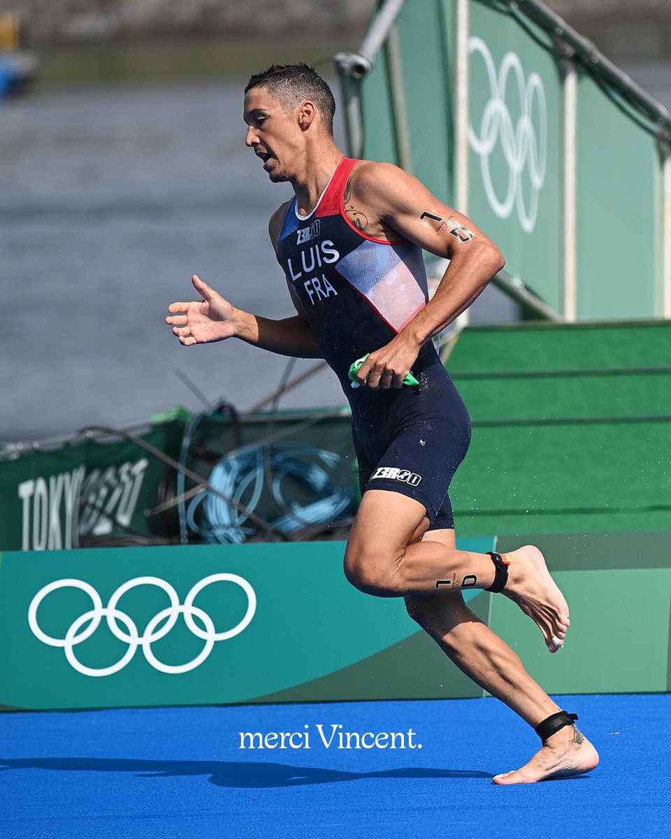 EquipeFRA's tweet photo. Merci Vincent Luis 💙

Notre triathlète médaillé de bronze en relais mixte aux Jeux Olympiques de Tokyo 2020 a confirmé avoir tiré sa révérence. 🎩

Merci pour les émotions pendant toutes ces années.✨ https://t.co/bFr8x8fPvY