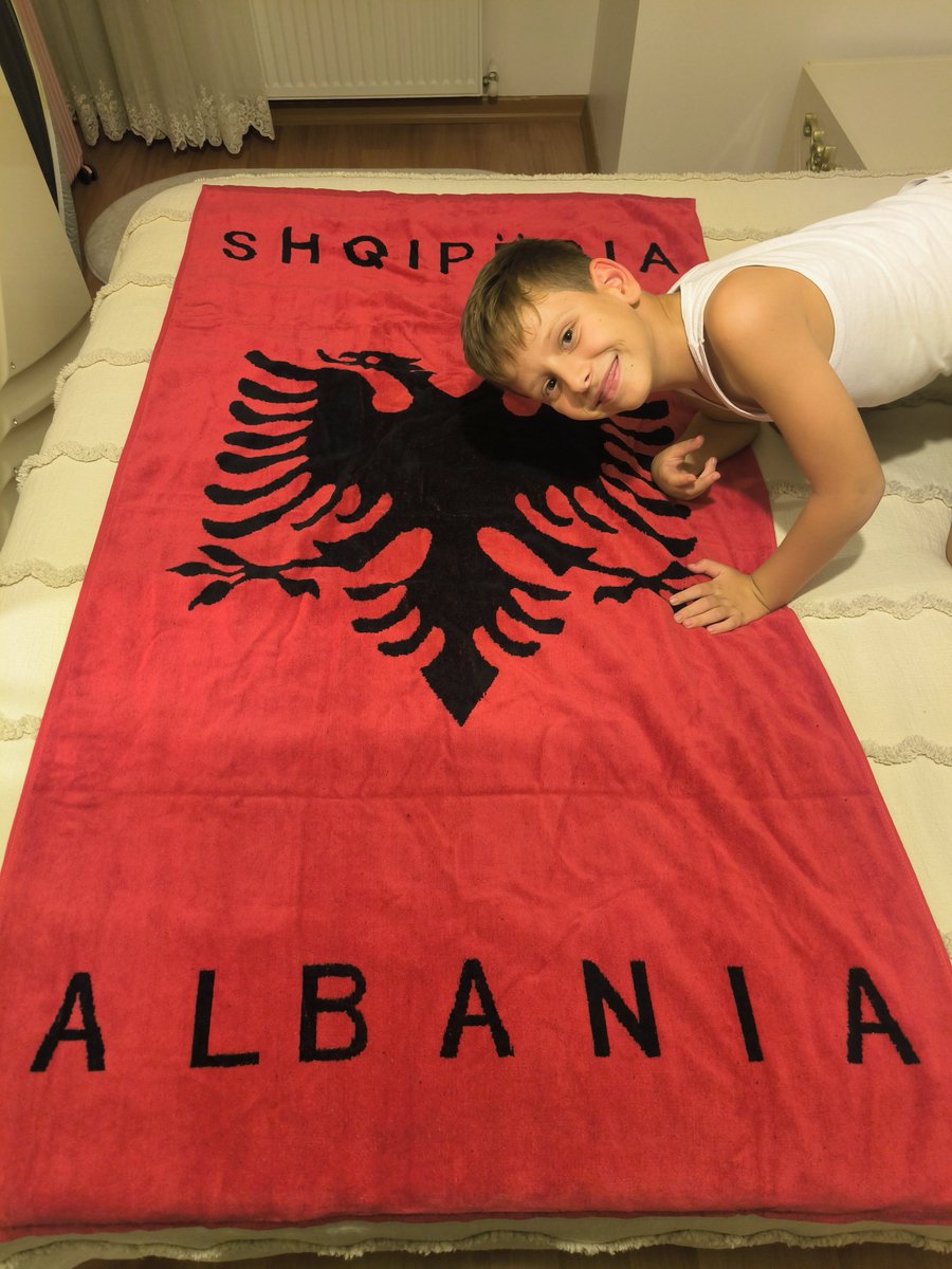 Trollsilken's tweet photo. @KlausEsc33 @ashkyls @Trenafili @PremoumSmie0 @Asmodeus_666__ Babai im ka lindur në Ferizaj dhe nëna ime në Kumanovë të Maqedonisë. Tani mbajini për vete idetë tuaja të neveritshme raciste. https://t.co/FPrr3N5JFX