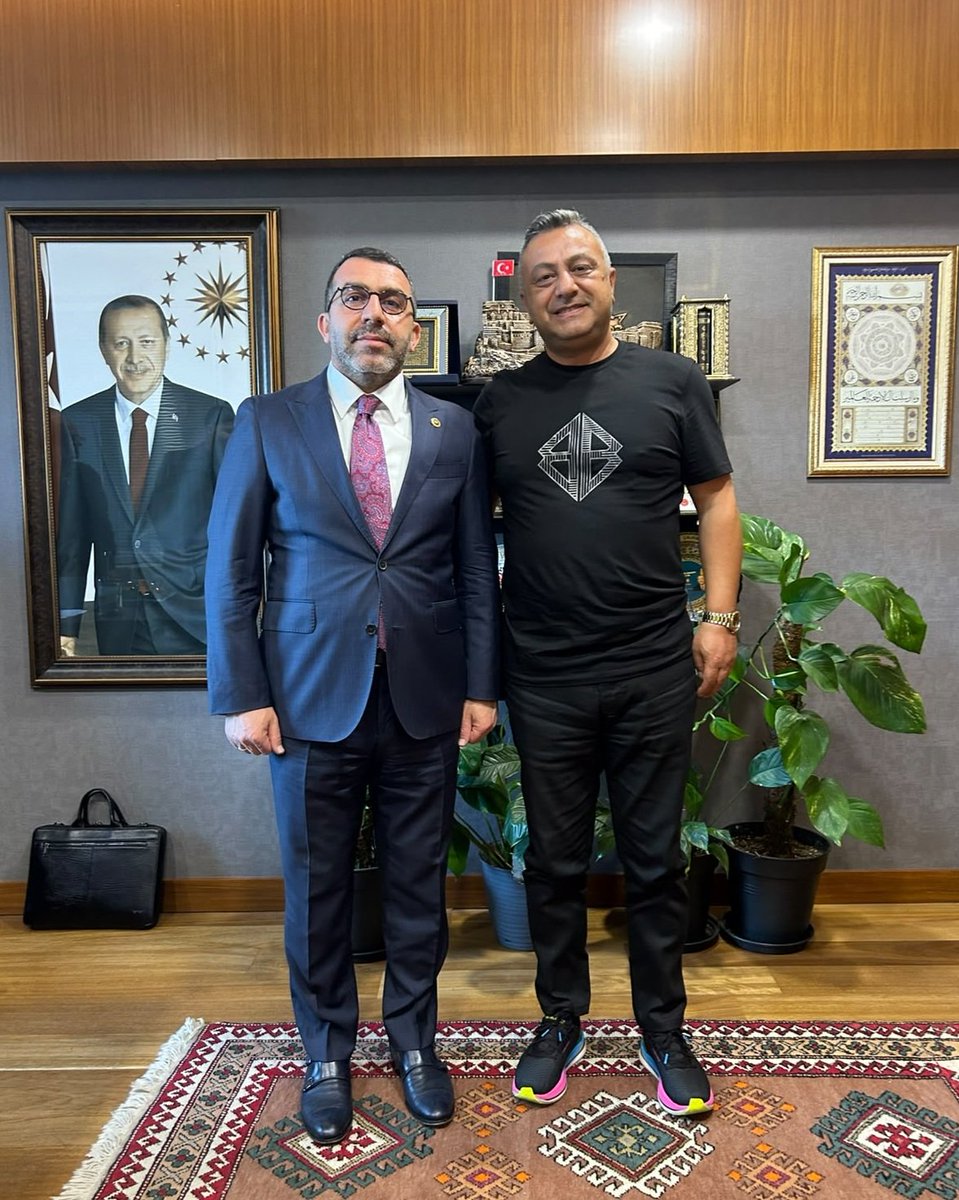 Ademcalkin's tweet photo. TBMM

Gazi Meclis'imizde bizleri ziyaret eden,
🔹Böcüklü Köyü Muhtarı Bülent Kurukafa,
🔹Karakuş Köyü Muhtarı Yahya Doğan,
🔹Müteahhit Yusuf Kocihan,
🔹İlhan Bakırhan,
🔹Atabey Ercan,
🔹Süleyman Yakışıklı'ya nazik ziyaretleri için teşekkür ediyorum. https://t.co/6TdzsRkPvW