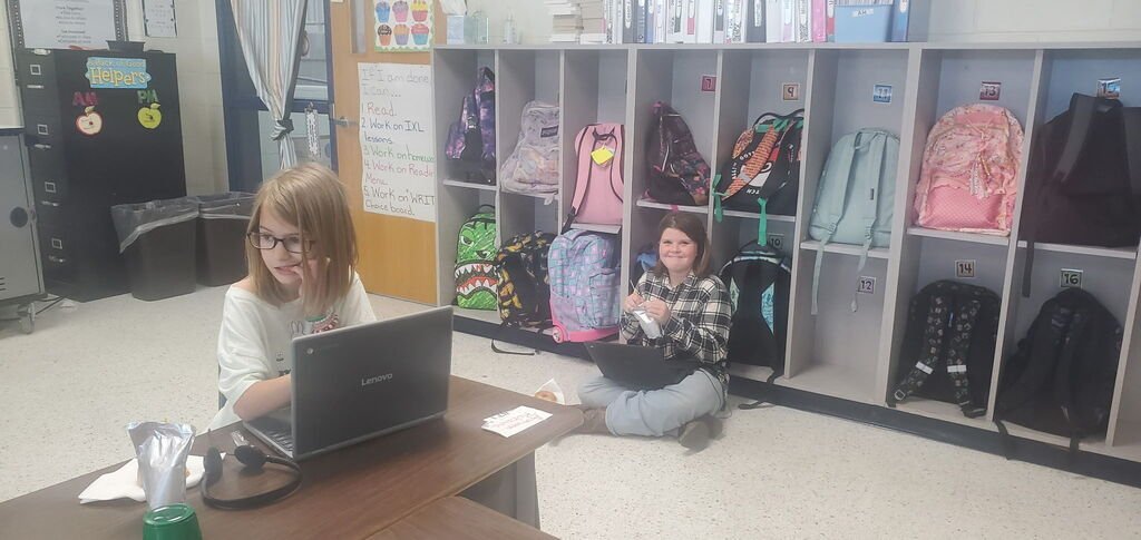 lyonsupperelem's tweet photo. Mrs. Matthews's PM students recently celebrated their i-Ready achievement of earning 100 one-hundreds with Bill's doughnuts, friends, fellowship, and games! https://t.co/TmMqnaBfVx