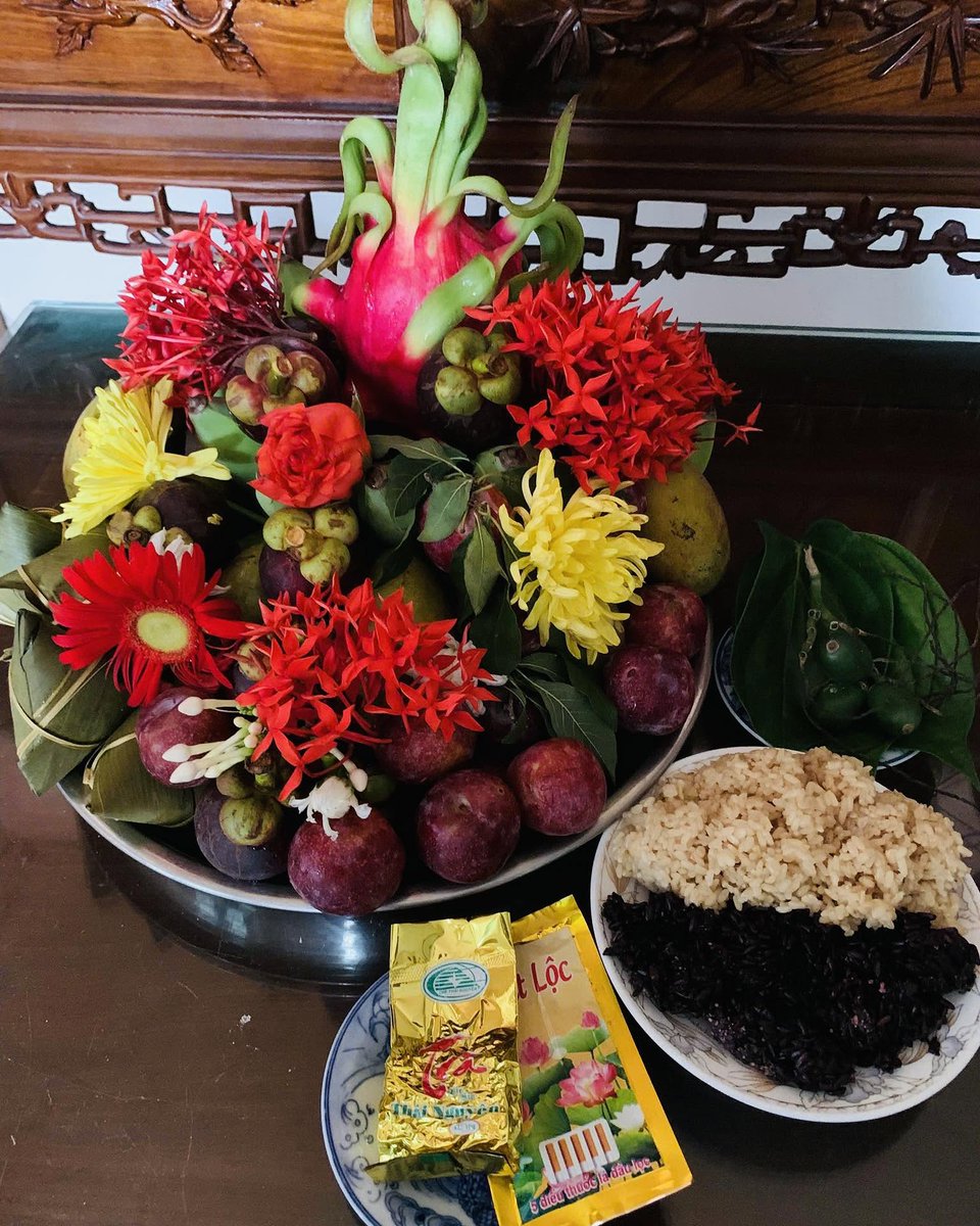 arturbangtheore's tweet photo. Embracing the rich traditions of Doan Ngo Festival. May this mid-year celebration bring health, peace, and joy. Let’s leave bad vibes behind and celebrate together. https://t.co/g9YQDBH5PI