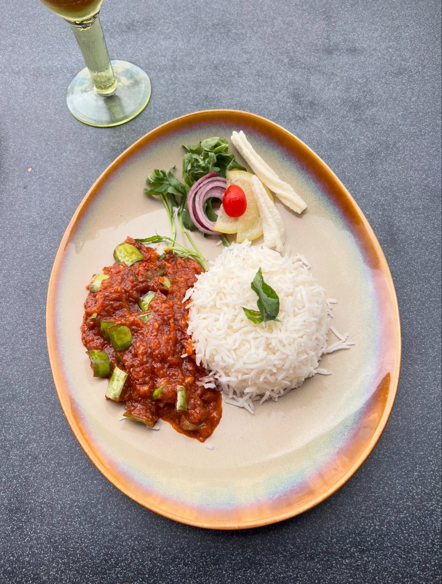 monchis_94's tweet photo. Singapore’s vibrant Little India is perfect for a quick visit to the House of Tan Teng Niah. Down a quiet alley, discover Michelin Bib Gourmand Lagnaa, where MasterChef Kaesavan serves barefoot dining, bold Indian cuisine, and the Arusuvai curry https://t.co/yk6MmLvTi8