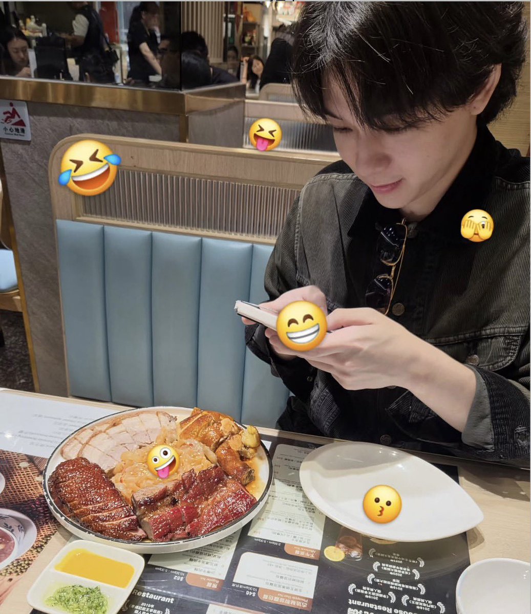 you_nanaaky's tweet photo. Maxky君のインスタが素敵過ぎる🥹
目の前でこんな無邪気にポテトを見せたり、夢中でお肉の写真を撮ったりするBas君が可愛過ぎて…💖
こんなBas君を撮ってるMaxky君も、きっととっても甘い顔してるんだろうな🥰

Cr. Ig/maxky_rp
#แม็กกี้บาส #maxkybas
#บาสเด็กอ้วนที่แท้จริง #maxky_rp https://t.co/fHyu3GKI9H