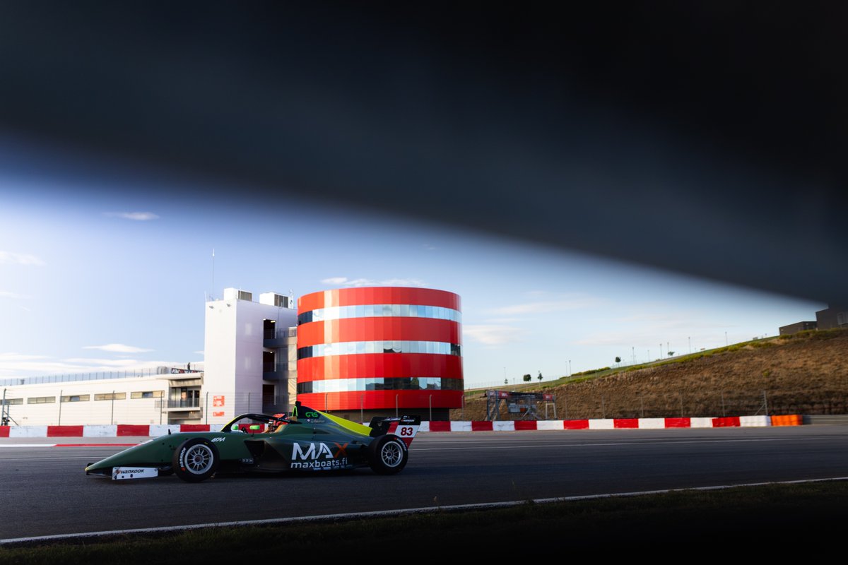 Fontzi_'s tweet photo. The best photos of the weekend by @Fotocar13 

📲 @vinyi_arnau96
#AlfonsMiettinen #AFM #E4 #F4 #Epic #EpicChampionships #Eurocup4 #F4Spain #SpanishF4 #Navarra #LosArcos #FlyingFinn #SingleSeaters #WeLiveForRacing https://t.co/LJAtrlT68k