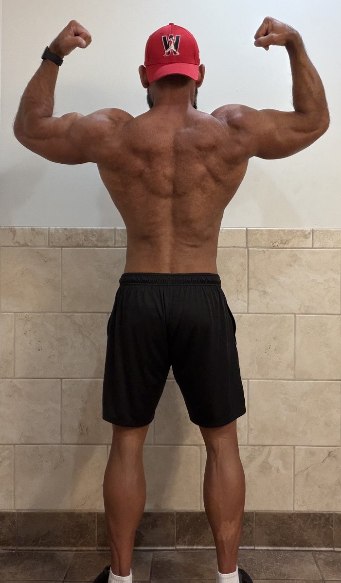 brndvdsn's tweet photo. Old man trying his best to get bigger..... https://t.co/01LfJ0s4i2