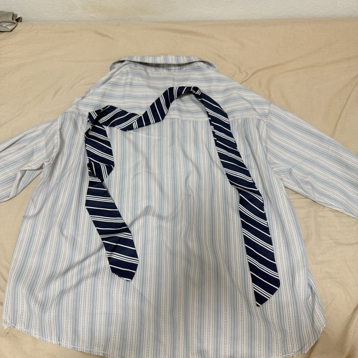 theone_second_'s tweet photo. เสื้อเชิ้ตพร้อมเนคไท จำได้ว่าตัวนี้ไปหาเรฟแต่งตัวมาคล้ายๆกับที่พั้น4eveใส่ตามในรูปเลยคั้บ
70 บาท ⭐️ 
ทักมาขอดูรูปเพิ่มเติมได้ค่ะ

#ส่งต่อเสื้อผ้า #ส่งต่อเสื้อผ้ามือสอง #เสื้อผ้ามือสอง #โล๊ะตู้เสื้อผ้า #ส่งต่อ #เสื้อผ้ามือสองสภาพดี https://t.co/umvp4zTRul