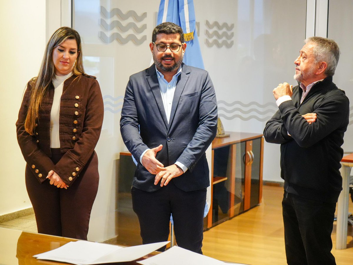 amolinalarioja's tweet photo. Hoy me VISITARON los representantes del Instituto Superior de Formación Técnica Profesional "Ingeniero Otto Krause", con quienes FIRMÉ un importante convenio.

Este acuerdo nos permitirá FORTALECER los vínculos interinstitucionales, PROMOVIENDO acciones conjuntas de formación, cooperación y desarrollo profesional.

SEGUIMOS priorizando la FORMACIÓN de nuestras y nuestros jóvenes, TRABAJANDO para BRINDAR las herramientas necesarias para su INSERCIÓN al mundo laboral.