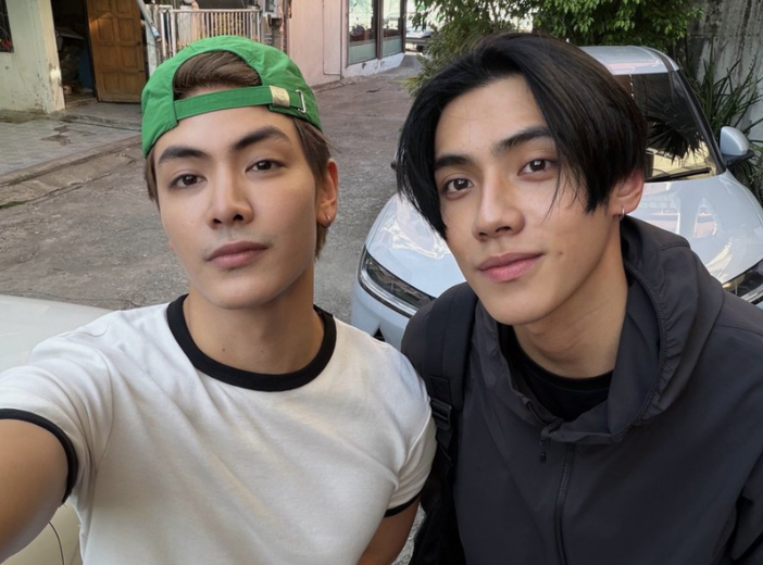 Delu_sionalF4's tweet photo. 100% Joong's genes                         100% Dunk's genes https://t.co/UUSgtW4Xko