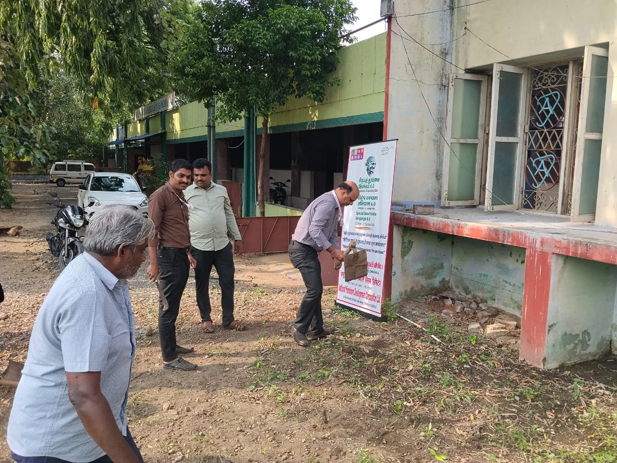 NHDC_R0_CBE's tweet photo. Under the ‘Swachhta 6.0’ campaign, a special cleanliness drive was conducted at NHDC Regional Office, Coimbatore. Officers and employees actively participated  cleaning the office premises, reaffirming their commitment to cleanliness. https://t.co/GnwSeFKKSd