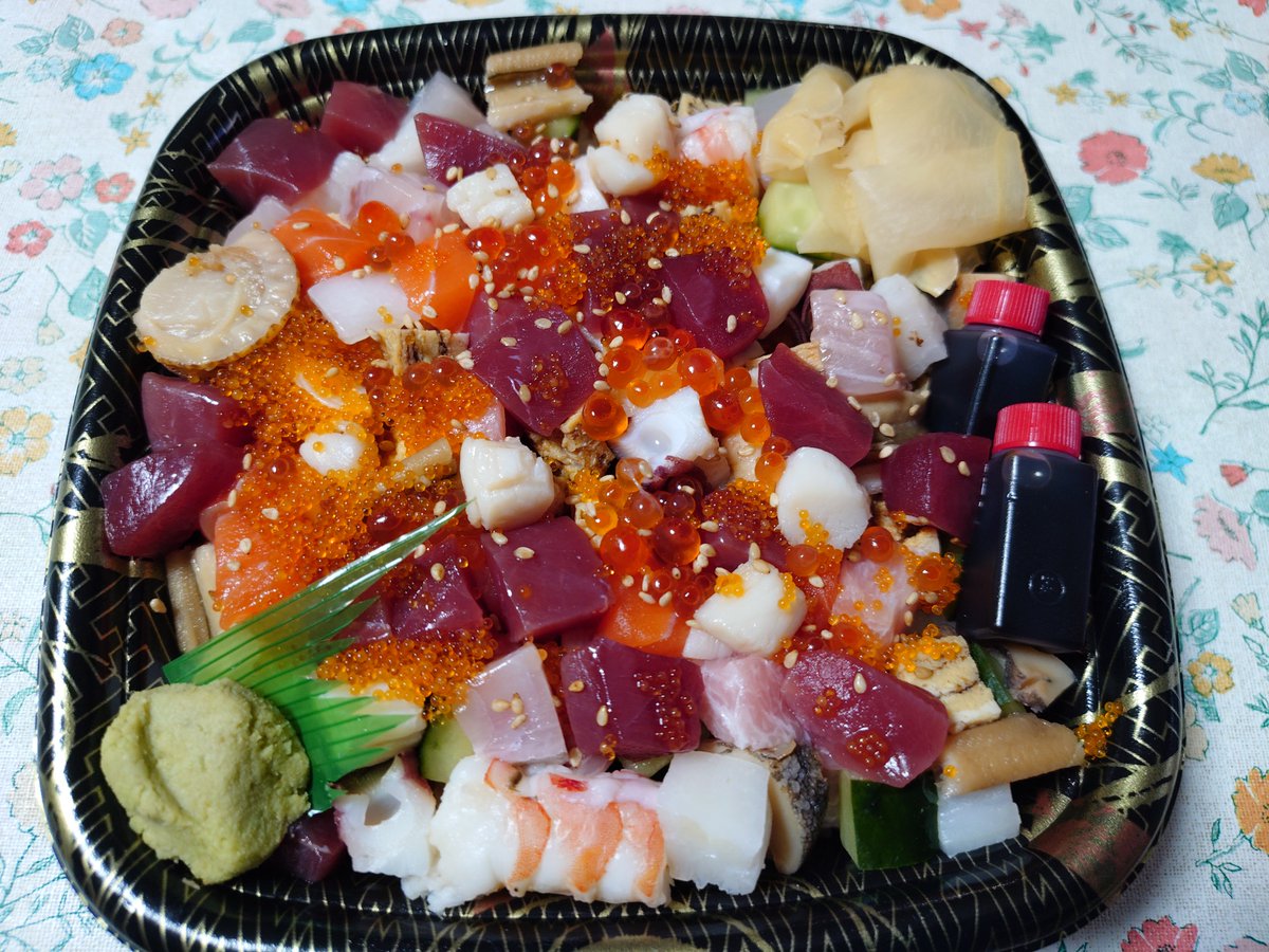 teppey0321's tweet photo. 久々にバラちらし食べた。 https://t.co/uqVj4BcMmv