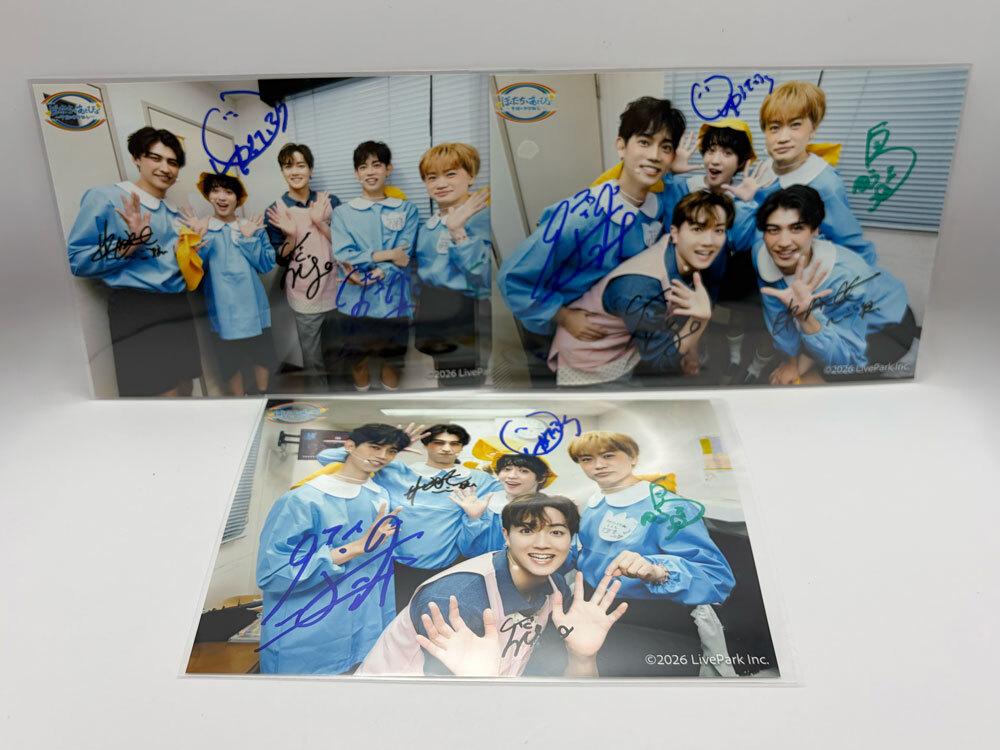 our_asobiba's tweet photo. 🎁丘山晴己、塩田一期、あそびばレギュラー4人のサイン入り写真プレゼント🎁

「ぼくたちのあそびば初の公開収録」を記念して、普段は2枚のところ今回6枚ご用意しました！

● 応募方法
以下の投稿に記載
https://t.co/wPcv4acAWQ

※注意：メンバーシップ会員のみが見れる投稿です。
加入はこちらから👇
https://t.co/MzVVsf0z8f

● プレゼント内容
2種類、それぞれ3パターンずつあります。
① レギュラー＋丘山晴己サイン入り写真
② レギュラー＋塩田一期サイン入り写真
※上記のどちらかお選びいただけますが、写真のパターンはお選びいただけません（ランダムでのお届けとなります）

● 締切
2026年10月26日（月）