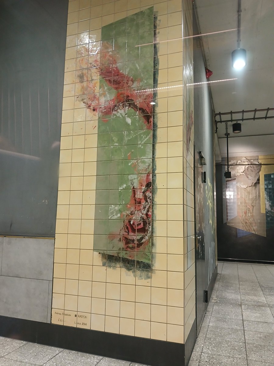 Tori97832288's tweet photo. #PMJWeeklyChallenge
#MarkersMark
@pmj_photos
In der U-Bahn Station Rathaus Essen. https://t.co/Ka78YcFdPo