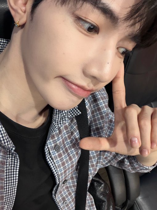 LovesickZHao's tweet photo. Hiiii gak bosen kan Zeno sama gue 🥺 hari ini temanya lagu indo yaaa! Bebas mau sedih bahagia galau patah hati jatuh cinta asal lagu indo ok? Dan jangan yang problematik atau masuk list boycott. Boleh drop 3 lagu dulu yaaa https://t.co/nwlJuV7Qte