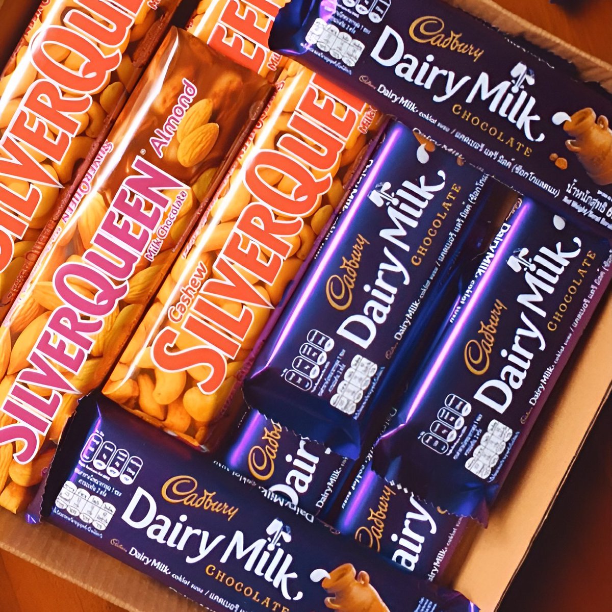 piscesgirle's tweet photo. selain duit, kamu lebih suka dikasih bunga atau coklat? https://t.co/1LN3VUVHPK