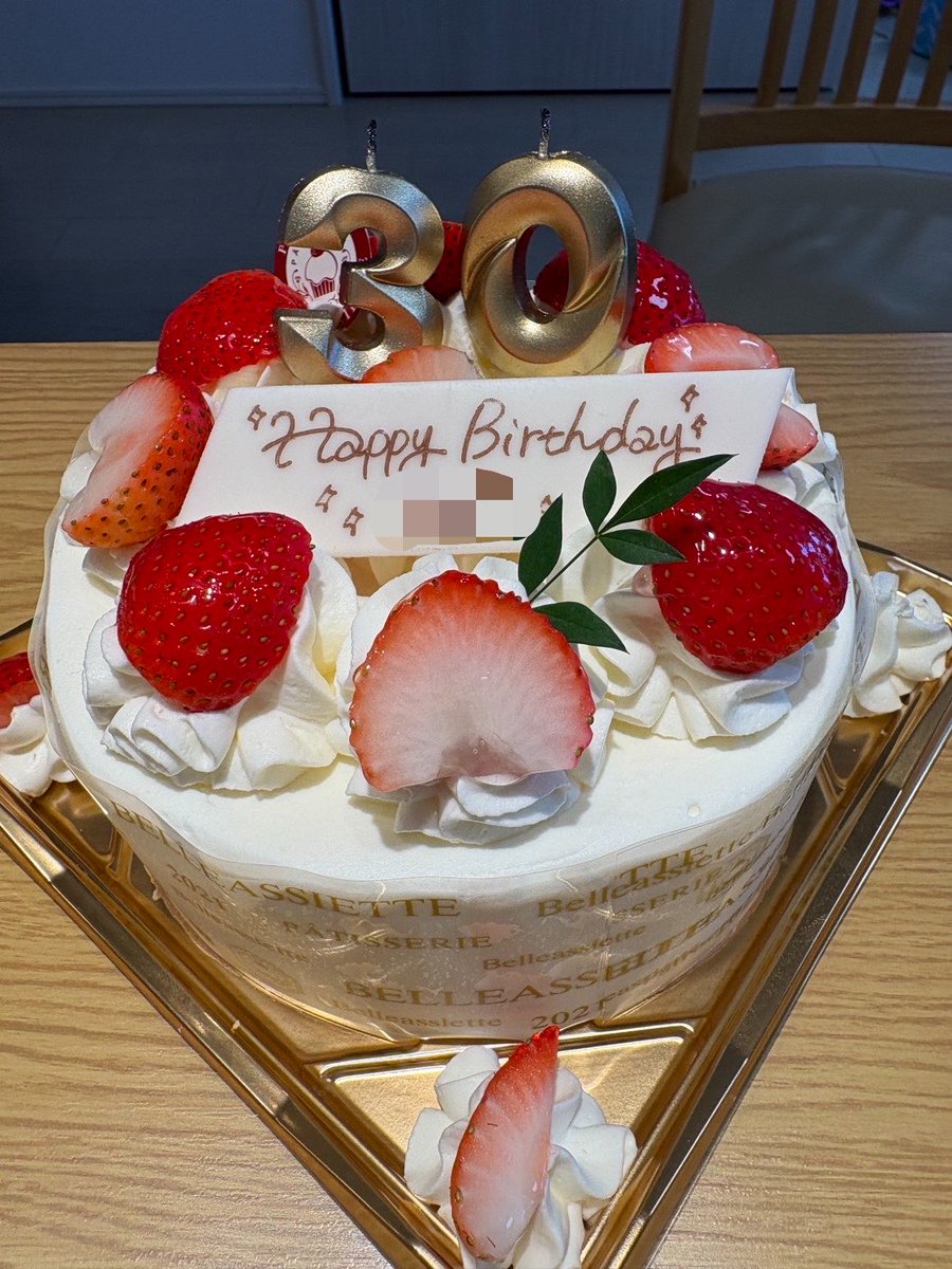 Run_otaku_run's tweet photo. 今日誕生日でした🎊
人生あっという間すぎて遂に30歳。
精神年齢は中学生で変わらずいきます^_^ https://t.co/i70pKqoZwQ