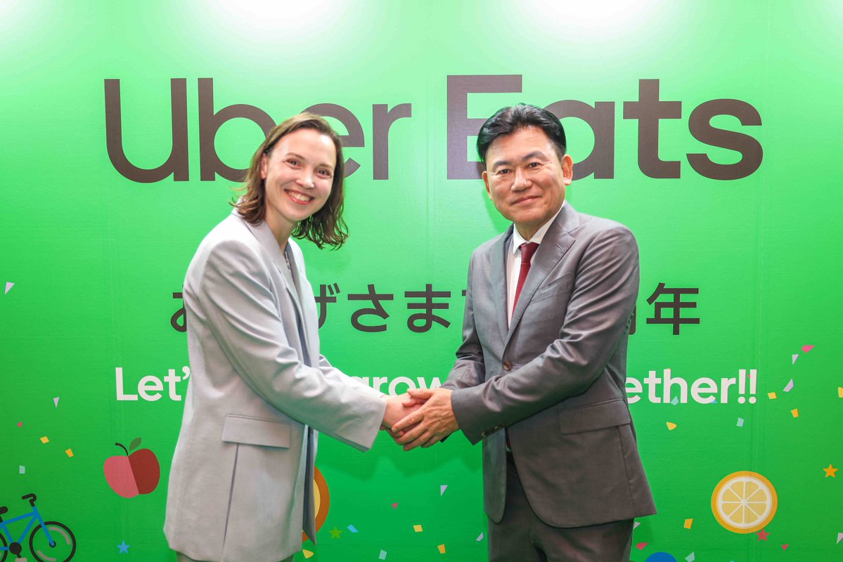 hmikitani's tweet photo. 「Uber Eats」の日本でのサービス開始10周年おめでとうございます。記念すべきイベントでスピーチさせていただきました。
Uberとのコラボレーションをさらに拡大し、 「Uber Eats」での支払い時に「楽天ポイント」が使えるようになりましたので、「Uber Eats」でおトクなポイ活をお楽しみください。
https://t.co/R0S2GZgnWt