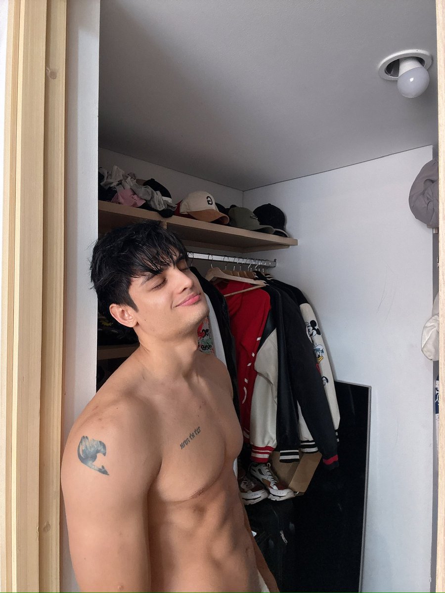 hotbronormal's tweet photo. Buenas x https://t.co/YVFF6aZ4VN