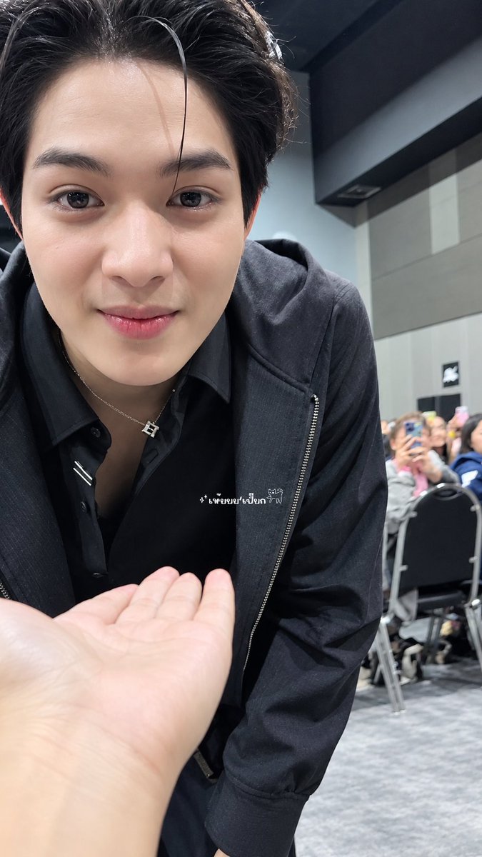 Oobib12's tweet photo. จั๊นเอง คนที่กลัวดารา แต่วันนี้กล้าขอโชกุนแอสตันอุ๋ง ฮือออ น่ารักมาก มือสั่น 😭

CHOKUNASTON FAN MOMENT

#GMMTVFANIVAL2026HappyFamilyxCA
#GMMTVFANIVAL2026HappyFamily https://t.co/uAZV3JUMcX