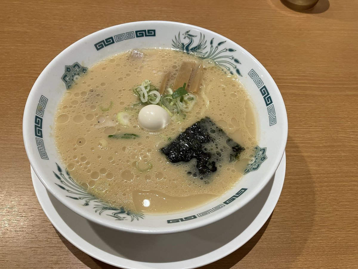 mogu_main's tweet photo. 日高屋 豚骨醤油らーめん🍜
濃厚だけどあっさり感もあり、味もしっかりとしていて、中太面と脂が絡み、とても美味しかった！
600円台でこれが食べれるのは凄い👏

#日高屋 #豚骨醤油 #らーめん https://t.co/JYsiE5syaG