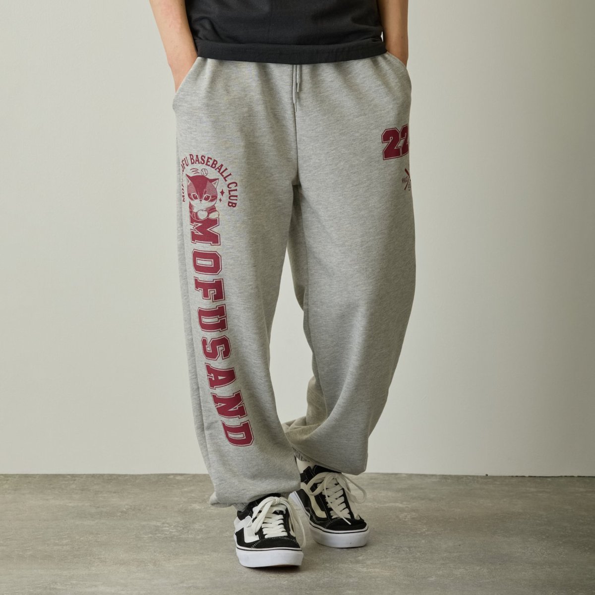 mofusand_market's tweet photo. ⚾️新商品⚾️

𝗺𝗼𝗳𝘂𝘀𝗮𝗻𝗱
『スウェットパーカー M/L(全2種)』
『スウェットパンツ M/L(全2種)』
各 6,600円(全て税込)

打って、投げて、ナイスキャッチ！💨
野球に全力なにゃんこたち🐱🔥

ゆるっとラフに着こなせて、
上下おそろいで着てもかわいい✨

#もふもふマーケット にて
10/16(金)11時販売開始🛒

#mofusand #モフサンド