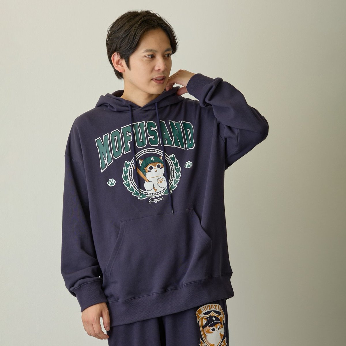 mofusand_market's tweet photo. ⚾️新商品⚾️

𝗺𝗼𝗳𝘂𝘀𝗮𝗻𝗱
『スウェットパーカー M/L(全2種)』
『スウェットパンツ M/L(全2種)』
各 6,600円(全て税込)

打って、投げて、ナイスキャッチ！💨
野球に全力なにゃんこたち🐱🔥

ゆるっとラフに着こなせて、
上下おそろいで着てもかわいい✨

#もふもふマーケット にて
10/16(金)11時販売開始🛒

#mofusand #モフサンド