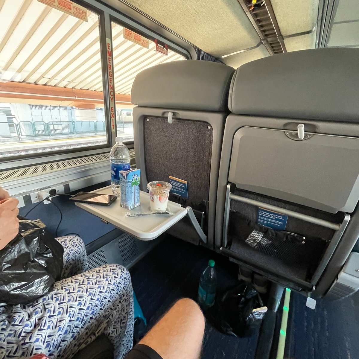 kaio_moraes12's tweet photo. LA to Chicago on the Southwest Chief: 44 hours, 3, 645 km, no bed, just seats, snacks, and a blanket. Desert to plains to Midwest green. Huge views, slow miles, comfy seats, and a much-needed horizontal collapse in Chicago. https://t.co/LmOLkiMxHZ