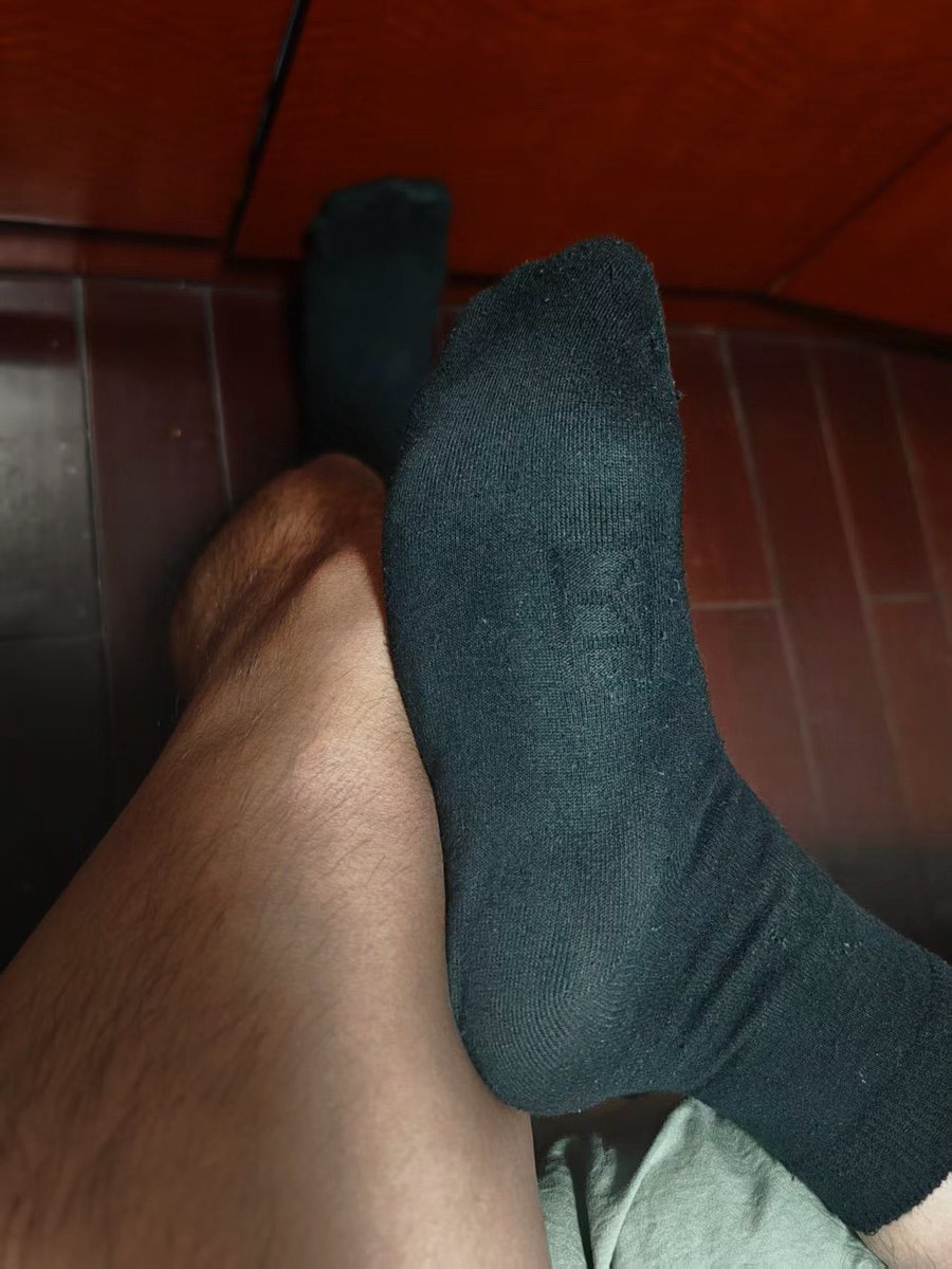 sssamuel1069's tweet photo. 🥵🥵🥵#黑袜 #臭脚 #footish #sock https://t.co/85KVB29vlw