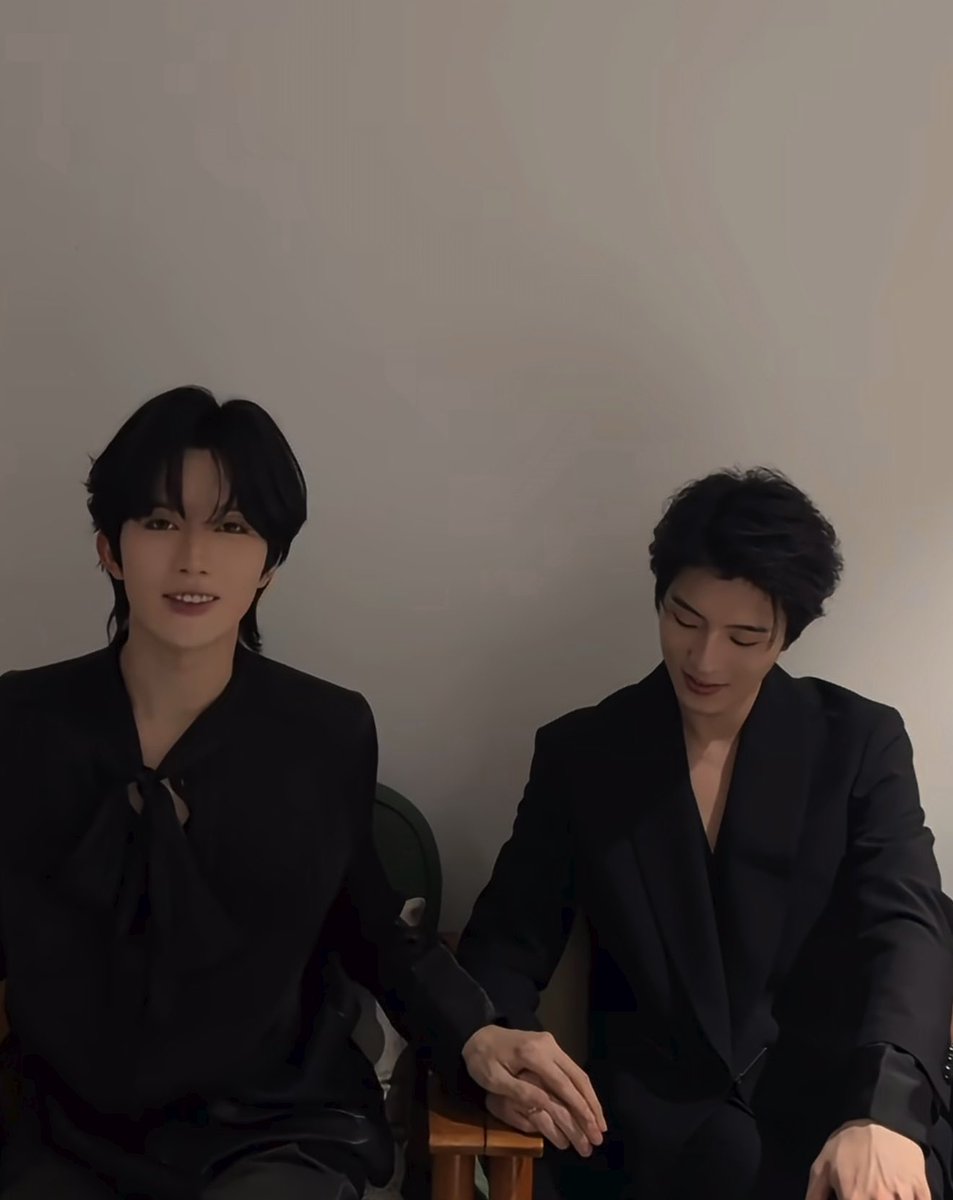 Eqn55's tweet photo. OH MY GOD I JUST CANT 😭😭 https://t.co/YcCX42oGkt