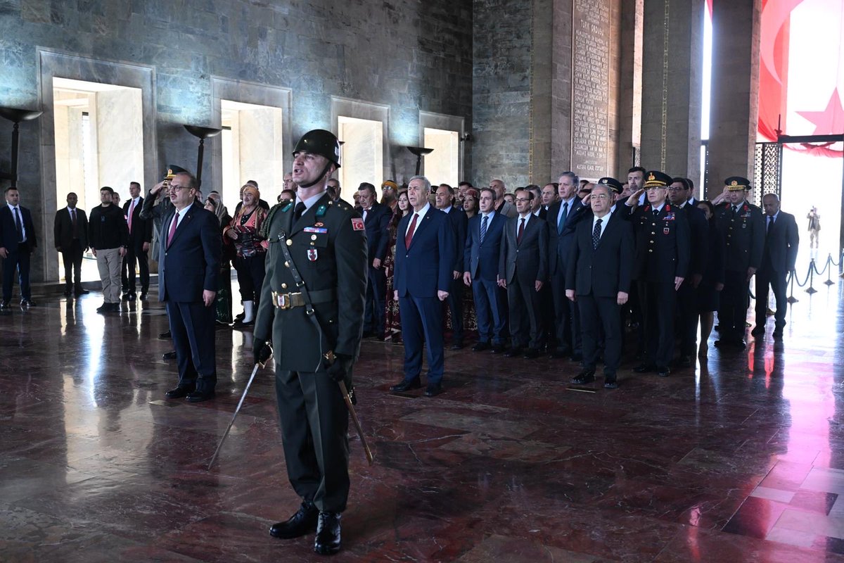 mansuryavas06's tweet photo. Ankara’mızın başkent oluşunun 103. yıl dönümünde, Cumhuriyetimizin kurucusu Gazi Mustafa Kemal Atatürk’ün huzuruna çıktık, ardından Milli Mücadele’nin ve milli egemenliğimizin simgesi Birinci Meclisimizi ziyaret ettik.

Yaşasın Ankara! Yaşasın Türkiye Cumhuriyeti. https://t.co/ACqkQ74qaa
