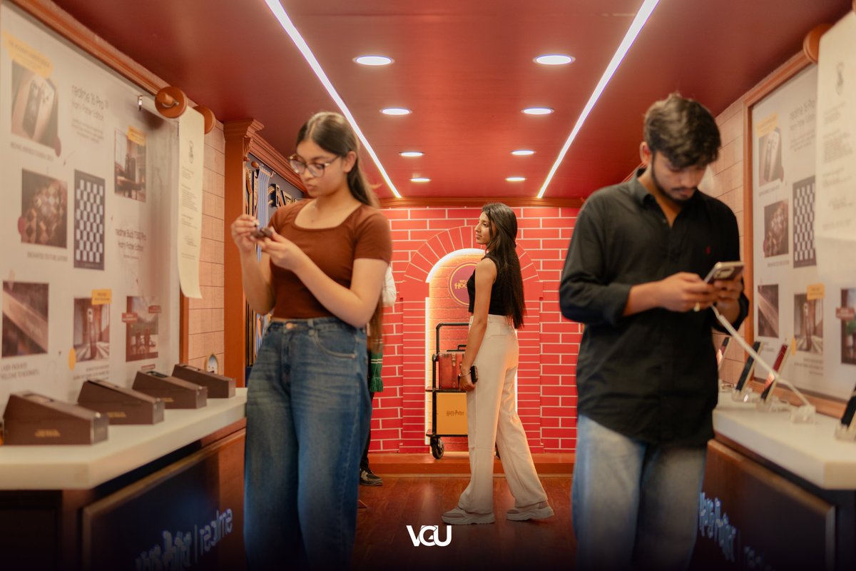 JaipurVgu's tweet photo. A little magic, a lot of tech!
VGU witnessed the launch of the realme 16 Pro 5G Harry Potter Edition, where the wizarding world meets the world of innovation.
#VGUJaipur #realme #HarryPotterEdition #realme16Pro5G #TechAtVGU https://t.co/fYmnwlCQTj