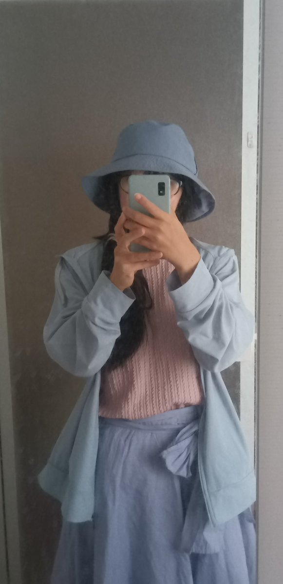 yukimuraeri0622's tweet photo. 【メモ】🎃
秋服がわからない
七分袖？だから涼しくなったら着れれそうと思って夏（春？）のセールで買ったピンクのシャツは遠くから見たら裸に見えそうだった
掃除してたら出てきたハートマークのニットはまだ暑そう
この前行った時まだノースリーブが���商���で並んでたんだけど世間じゃまだ夏の？ https://t.co/OVy26UgXM1