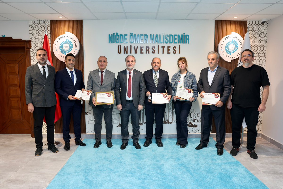 DrHasanUslu's tweet photo. TEKNOFEST 2026 Güneydoğu’da ödül kazanarak bizleri gururlandıran akademisyenlerimiz, bizleri ziyaret etti.

Başarılarıyla Üniversitemizi gururlandıran akademisyenlerimizi tebrik ediyor, bilim ve teknoloji alanındaki çalışmalarının artarak devam etmesini diliyorum. 

🚀👏
#NÖHÜ https://t.co/MtokC4B04S