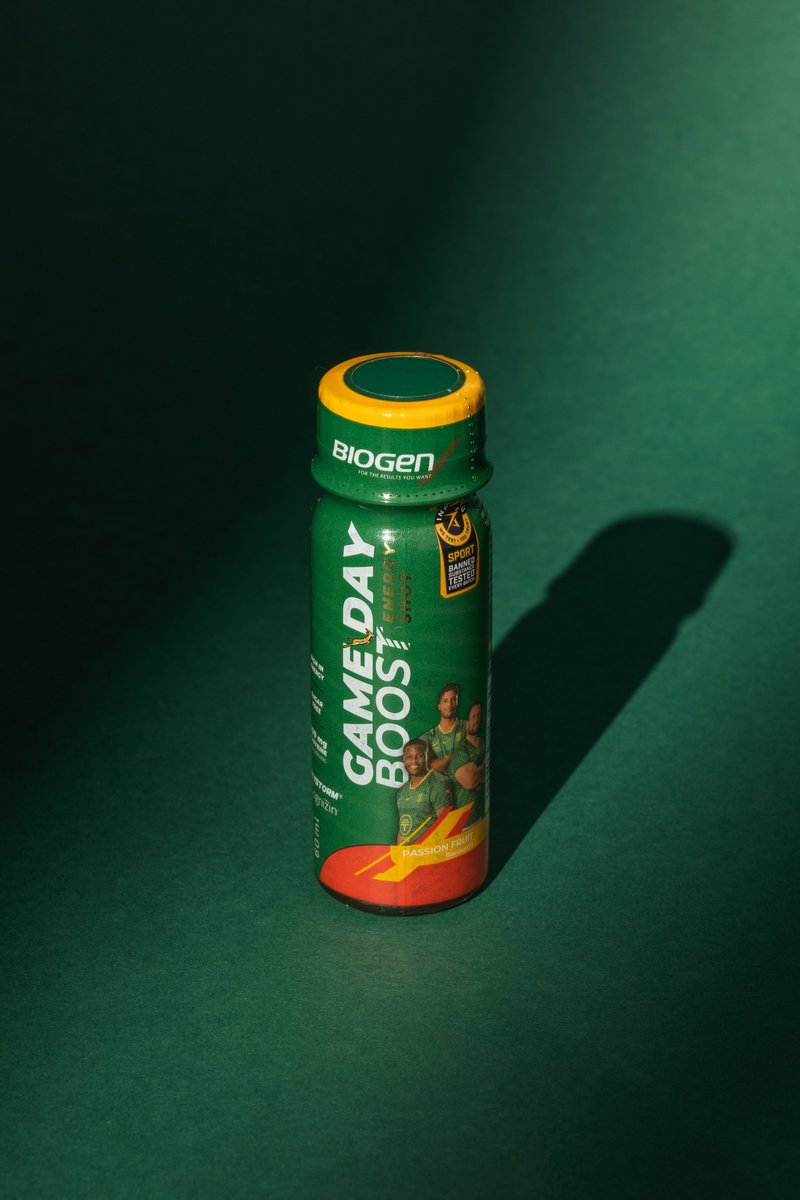BiogenSA's tweet photo. THE SQUAD JUST GOT STRONGER! 🇿🇦🏉🔥

We've been working on something special, and it's finally here!

Introducing the latest additions to the Biogen Springbok range, bringing a little more green and gold to your training, game days and everyday routine.

🏉 Protein Flapjack Bars: Convenient, oat-based snacks with up to 6g of protein per bar, available in Chocolate, Peanut Butter and Caramel Biscuit.

⚡Game Day Boost Energy Shots: 200mg of caffeine in a convenient 60ml, sugar-free shot, available in Mixed Berry and Passion Fruit.

💚 Springbok Shakers & Bottles: Because your training kit deserves a little green and gold too.

And here's what matters most. Both the Protein Flapjack Bars and Game Day Boost Energy Shots are Informed Sport tested, reinforcing our commitment to providing athletes with sports nutrition they can trust.

🛒 Discover the new range, available at Dis-Chem.

#Biogen #UpYourStandards #Springboks #TestedTrustedProven #ForeverGreenAndGold