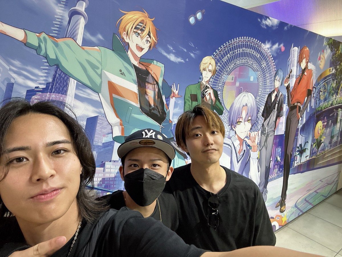 takao_mitsutomi's tweet photo. 先日、修と洋平くんと横浜散策してきました✈️『HAMA TRANSIT CHECK-IN to Season2』の時間には間に合いませんでしたが外観パネルは見られてよかったです☺️ハマスタにもいけて楽しかった！
HAMA NICE TRIP✈️
#エイトリ https://t.co/O5tXh223F8