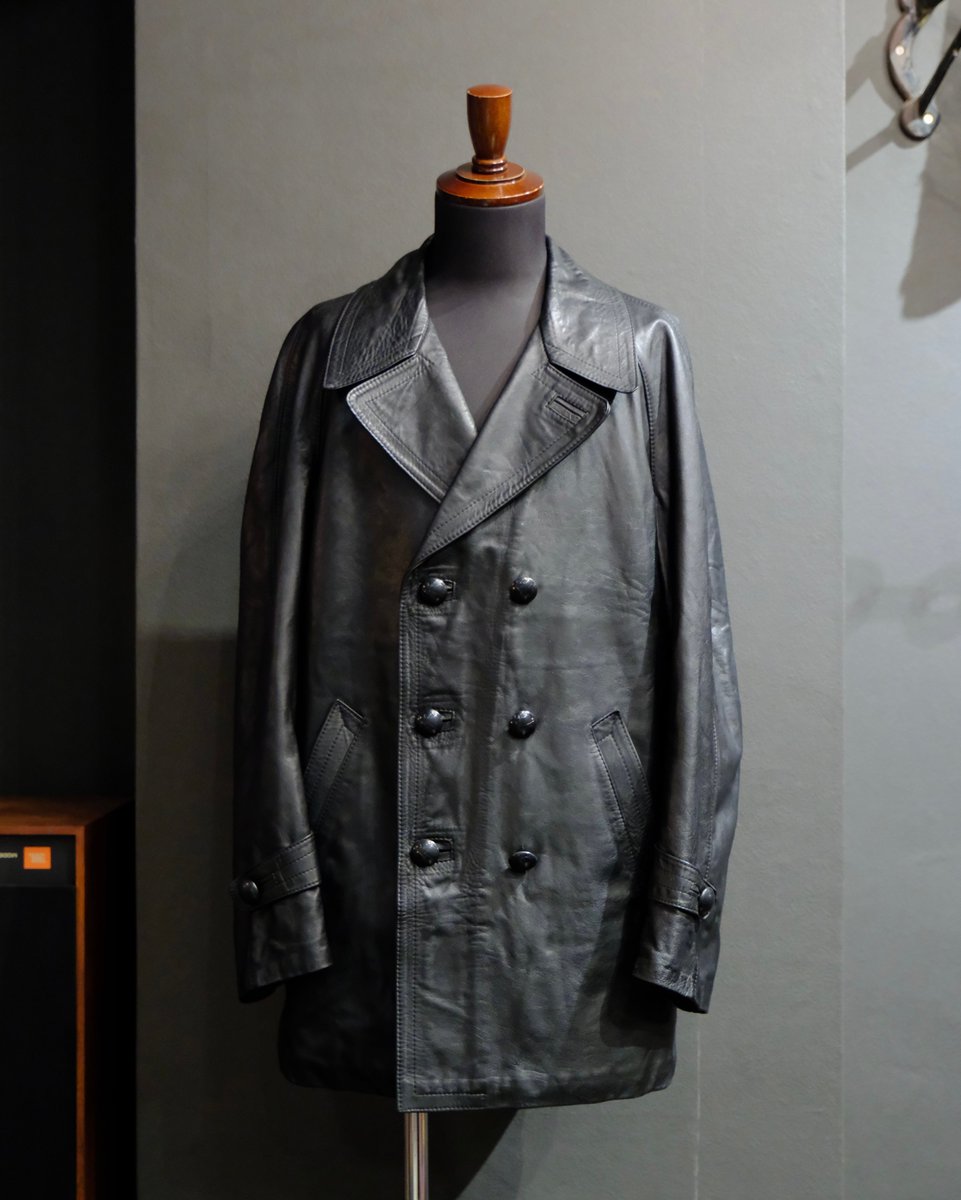 qosmos_'s tweet photo. 1960-1970s Italian Vintage Black Leather Jacket/Coat Made in ITALY

size L

1960〜1970年代ヴィンテージレザーコート。

Made in ITALY表記入り。

厚みが程良く、ジャケットとしても、コートとしても愛用可能。

Genuine Leather表記が入る、しなやかな質感の本革製。 https://t.co/xDAPqelW1G
