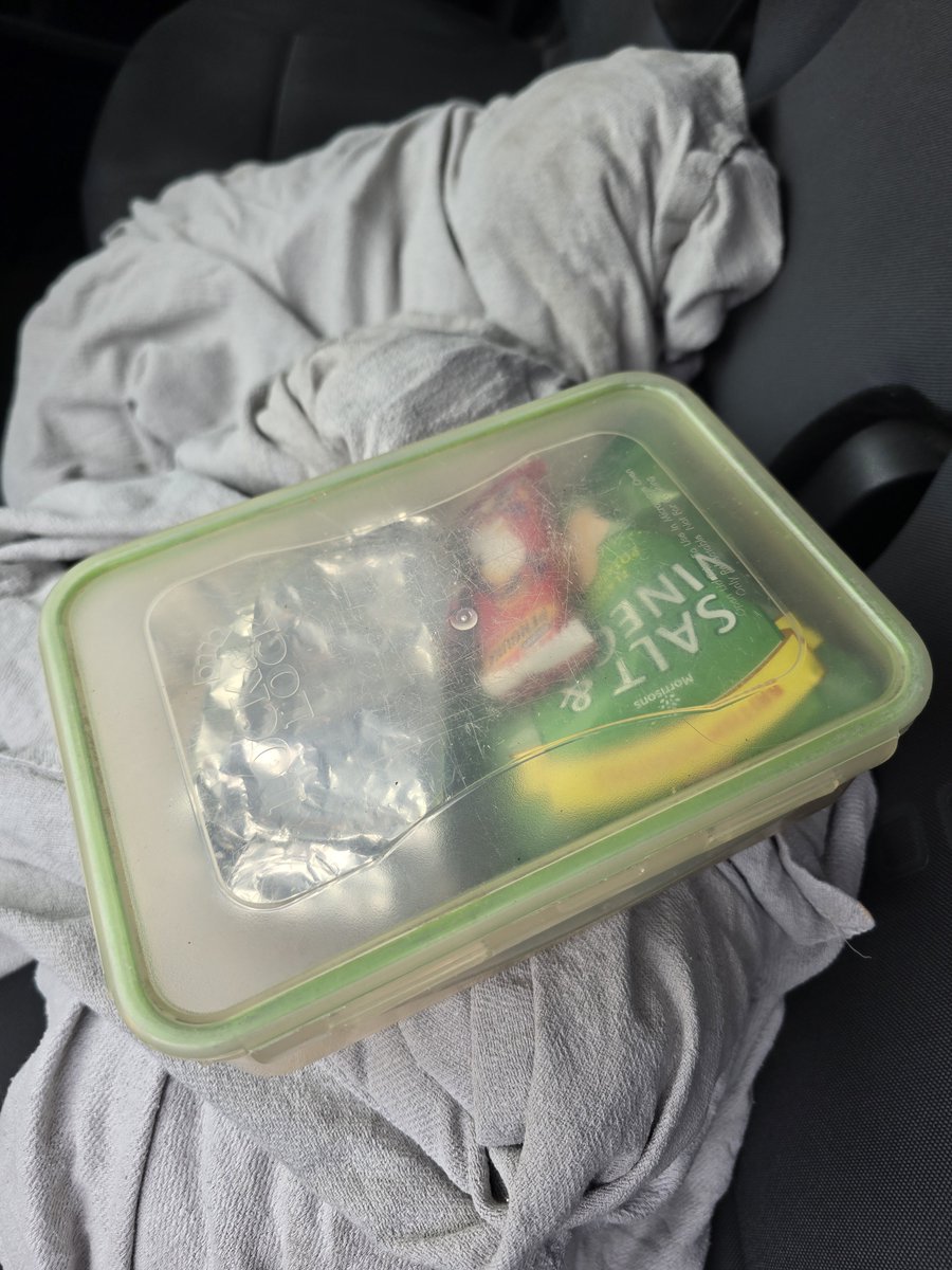 Clickster15's tweet photo. Here is my lunch today, a nice pack lunch. When is the age cut off point to be to old for these 😁 https://t.co/kgZkYizeUH