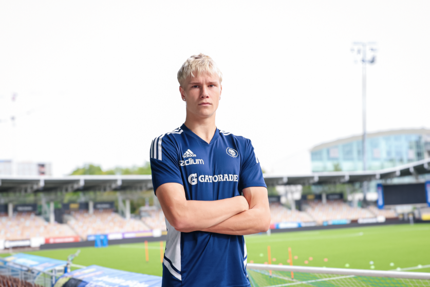 Nordisk_Suede's tweet photo. L'AIK et Djurgården seraient en duel pour s'attacher les services d'un talent finlandais ! 🇫🇮👀

Nicklas Kroupkin, ailier de 17 ans, évolue avec la réserve de l'HJK Helsinki.
Mais un départ vers la Suède serait désormais envisagé.

🗞️ @SportExpressen https://t.co/8i7xKLGh7M