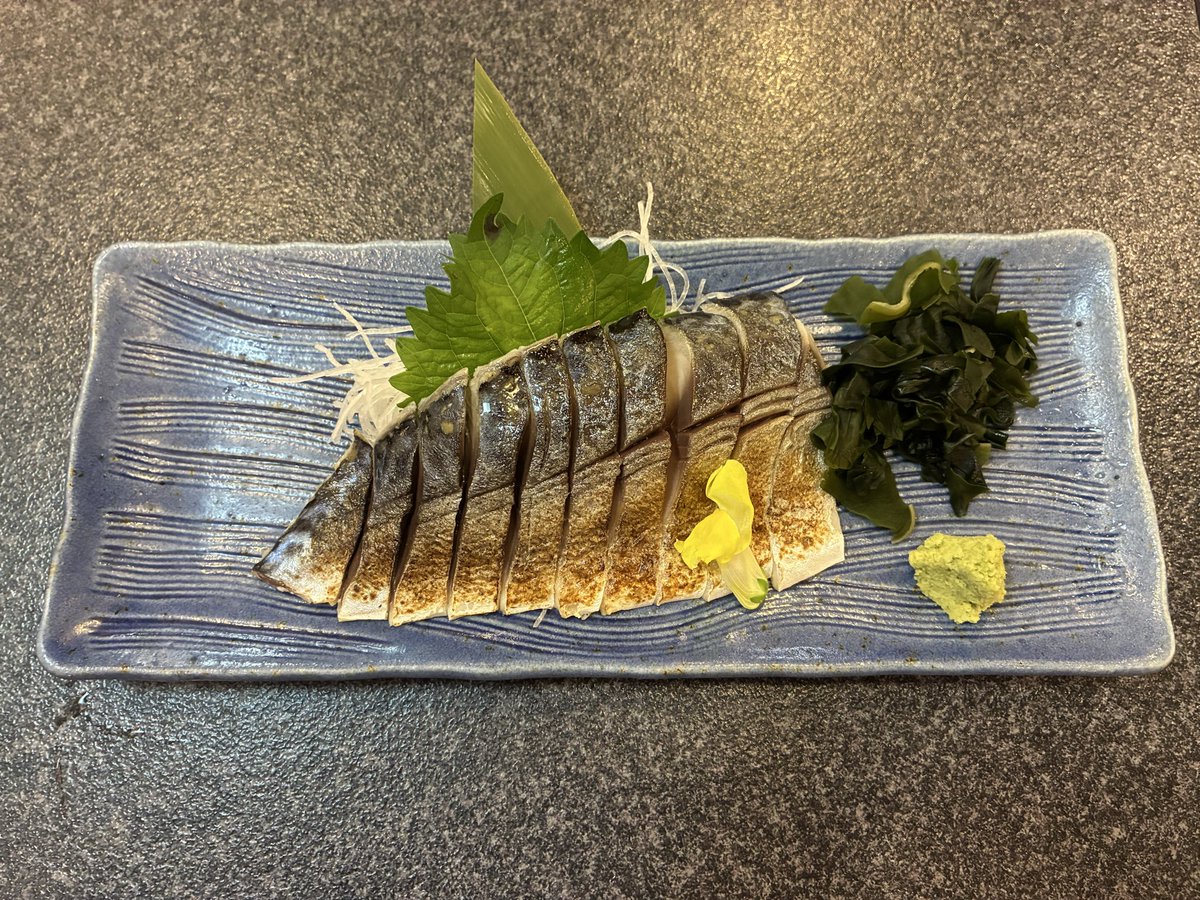 ShoichiroR's tweet photo. 東京在住数十年…
初めて下車した『湯島駅』で、創作和食料理店。
炙りしめ鯖、ホタテの串焼き、ほんししゃも焼き、とろたく巻き・うに巻き
#湯島ギントロ https://t.co/F8bCFarxHE
