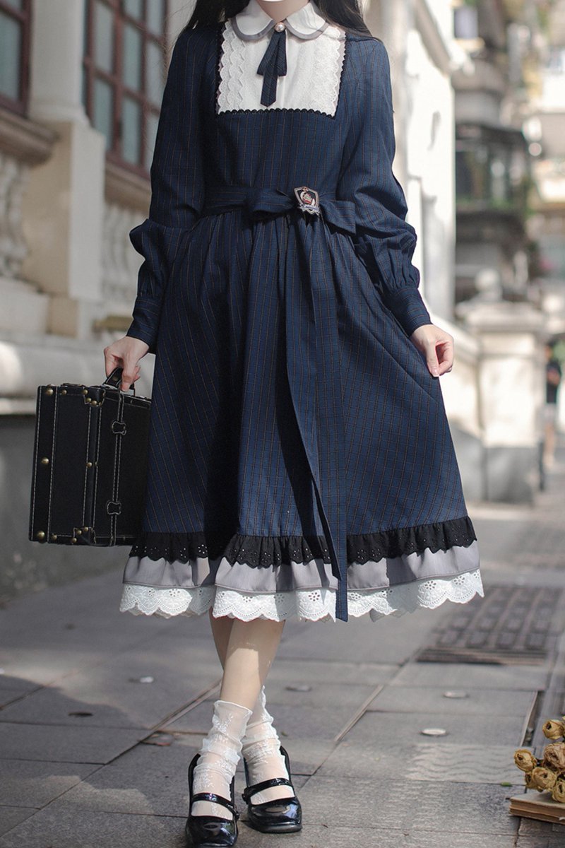 Belchic7's tweet photo. 🕰️💙紺チェックの旅するレトロ令嬢ワンピ💙🕰️ https://t.co/WgItLyv37O