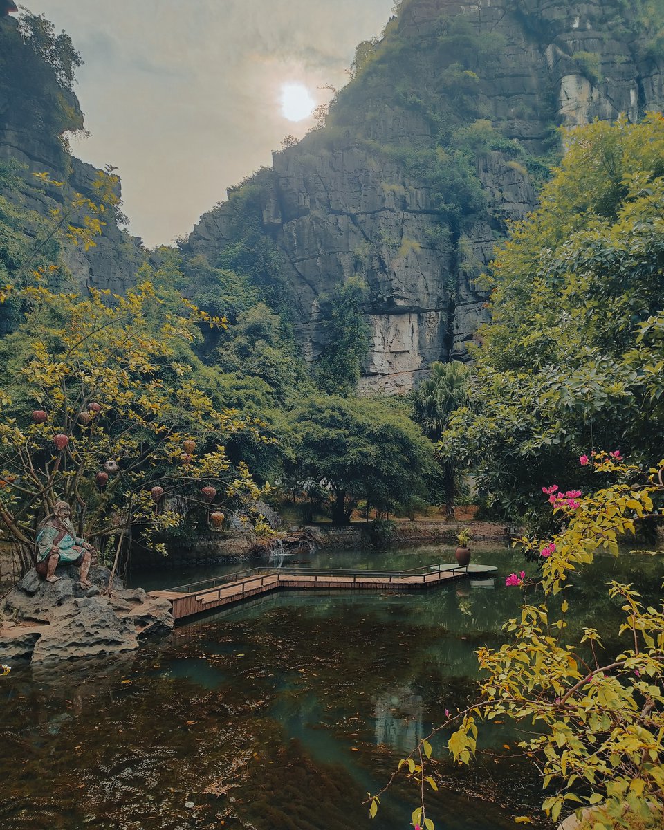 DuckyDown's tweet photo. Ninh Binh looks like a painting brought to life: limestone karsts, lotus ponds, cave rivers, hidden waterfalls, and ancient temple shrines. Vietnam at its most timeless. https://t.co/scfoOlfbP6