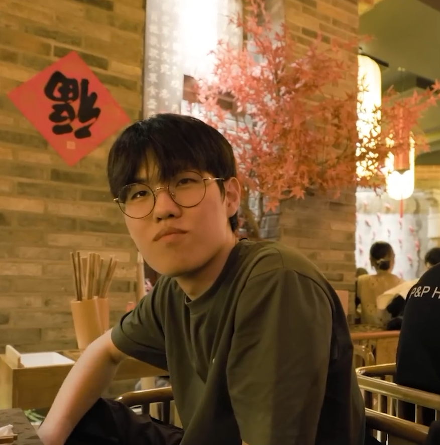 embhere's tweet photo. the way Oner looked during worlds24 will always be remembered https://t.co/vP2NiymABl