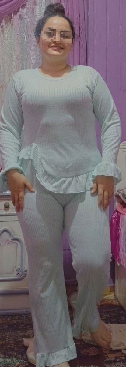 saaher100's tweet photo. ديوث اختة مني المحجبة الملتزمة ال مفيش حد بيشوف كعب رجليها برا البيت من كتر اللحم السايب وشفرات كسها المنفوخ وخط الاندر ال معلم وخارط علي طيزها وحجم اندرها الكبير عشان يلم طيزها العريضة قلبت اخوها مرة بكس وبيخر لبن دياثة بسببها احححح✝️🧕💦 https://t.co/nLehiq7MPv