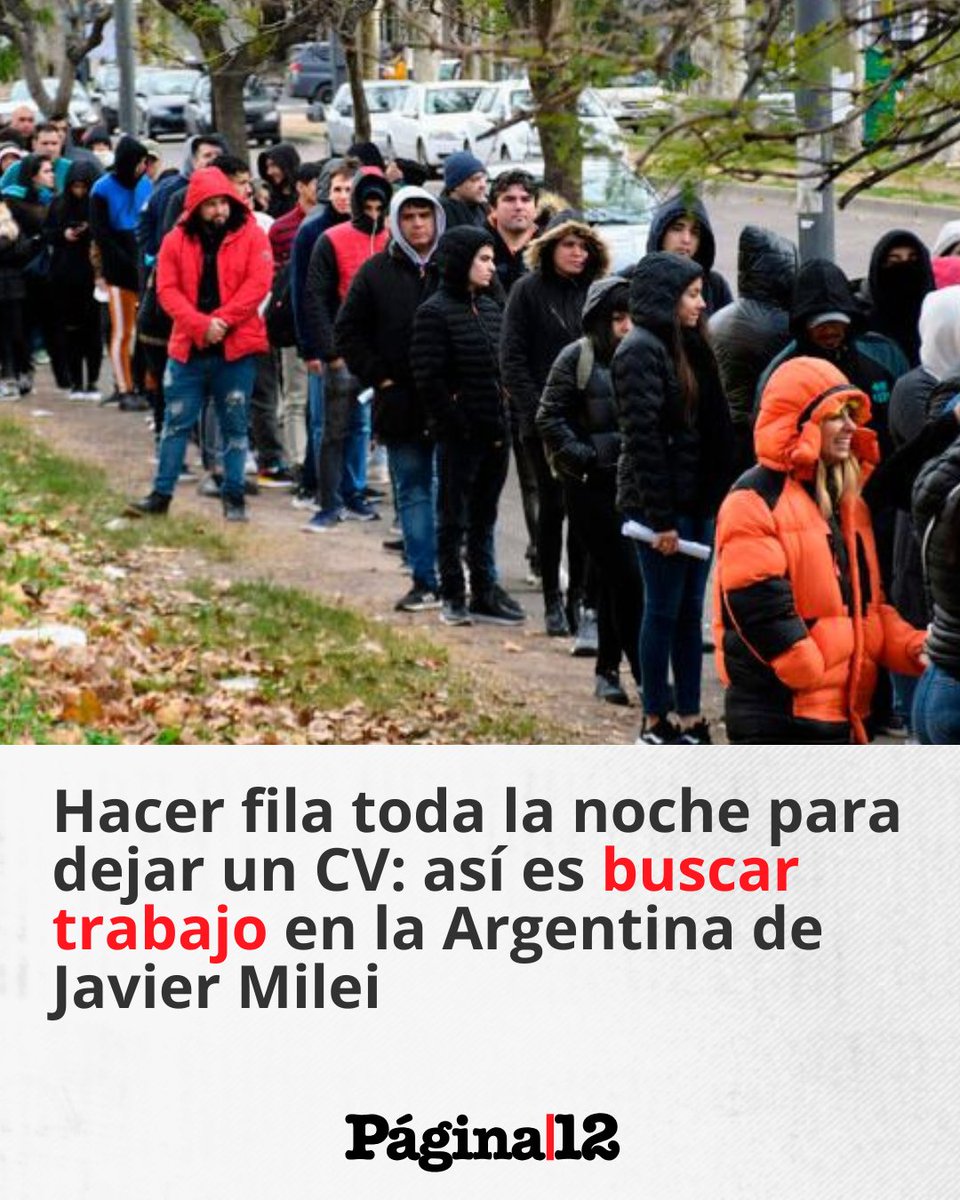 pagina12's tweet photo. Cientos de personas formaron una fila de más de diez cuadras en Moreno para postularse a treinta puestos de trabajo que ofrece un bazar. Por la grave situación del país, algunos aspirantes acamparon para quedar entre los primeros en entregar su currículum.
https://t.co/6NuzzSLCUW https://t.co/DRy65JWnJz