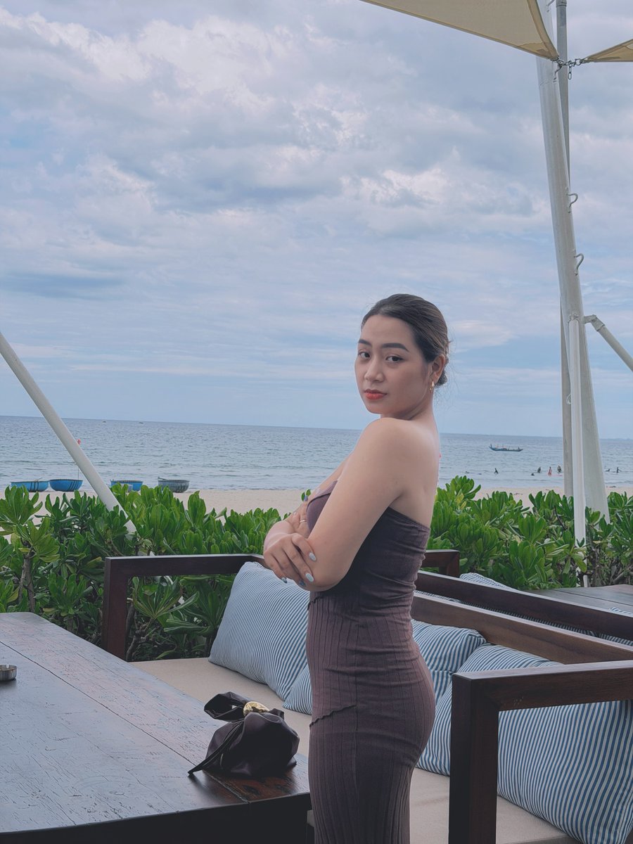 pierreflastttt's tweet photo. Choco is your summer color. https://t.co/jLVQo74SmF