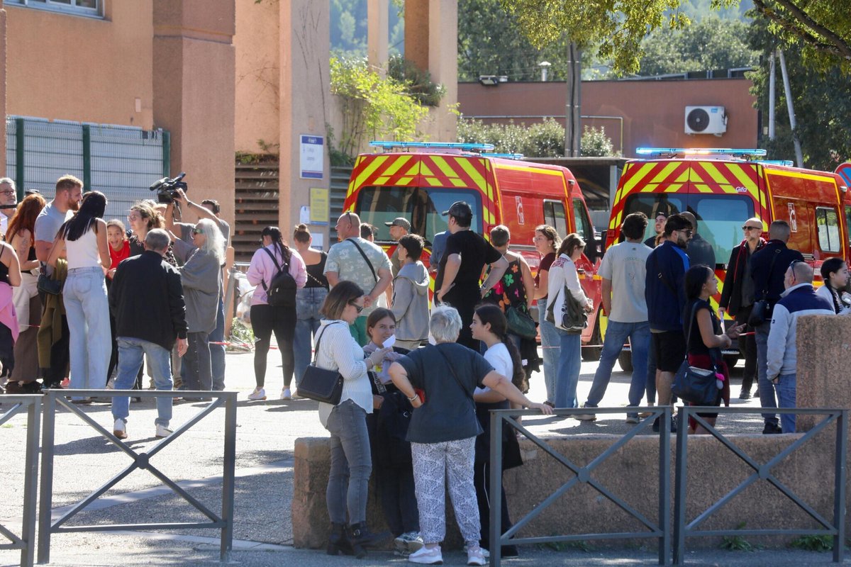 le_Parisien's tweet photo. 🔵 INFO LE PARISIEN | L'adolescent suspecté d'avoir tiré au fusil de chasse dans son collège à Aubagne était accro à Call of Duty

➡️ https://t.co/5f79O6M72E https://t.co/MD3PUTfph2